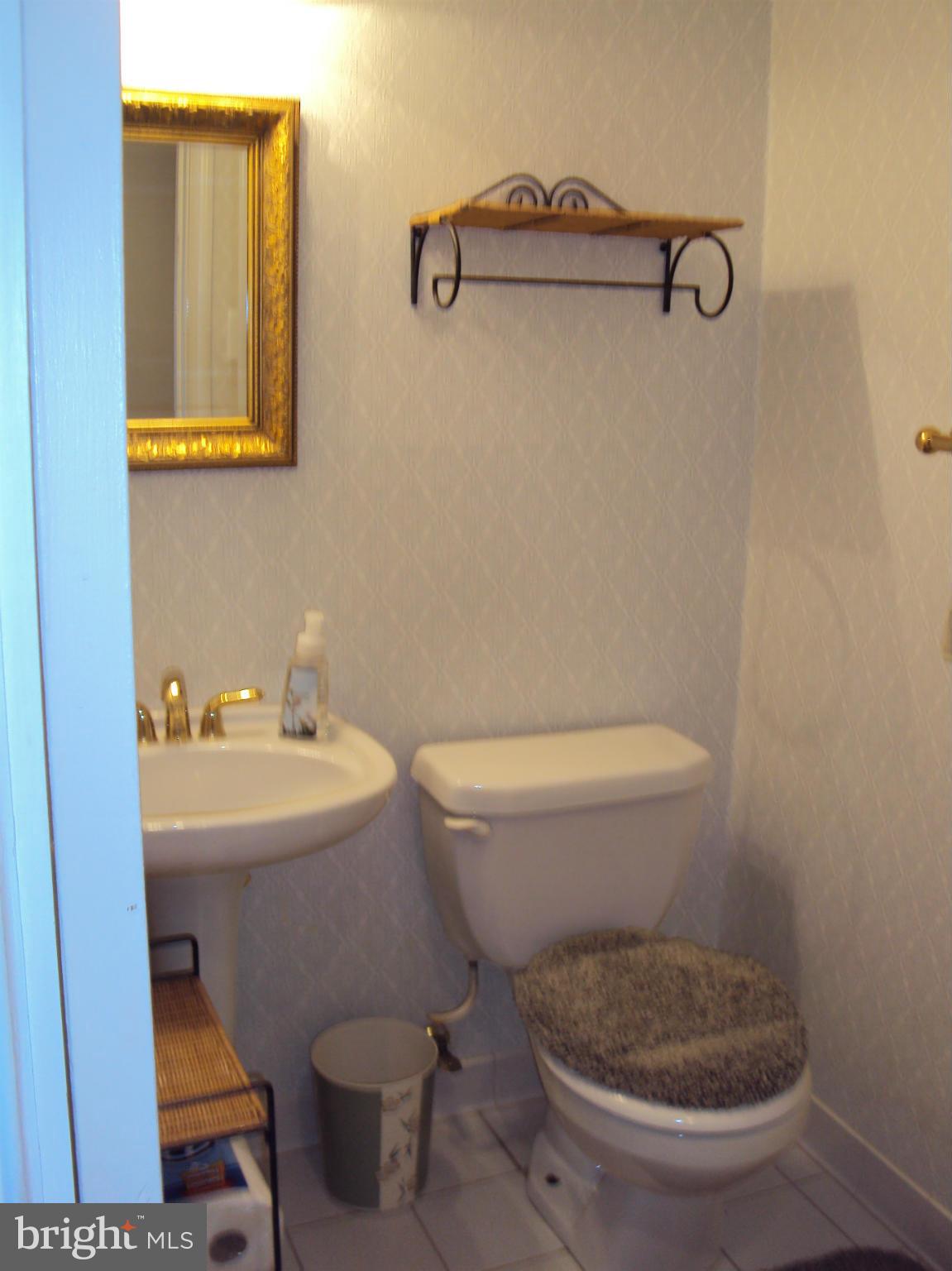 9322 Winbourne Road Burke, VA 22015 - Photo 12 of 24 Powder Room