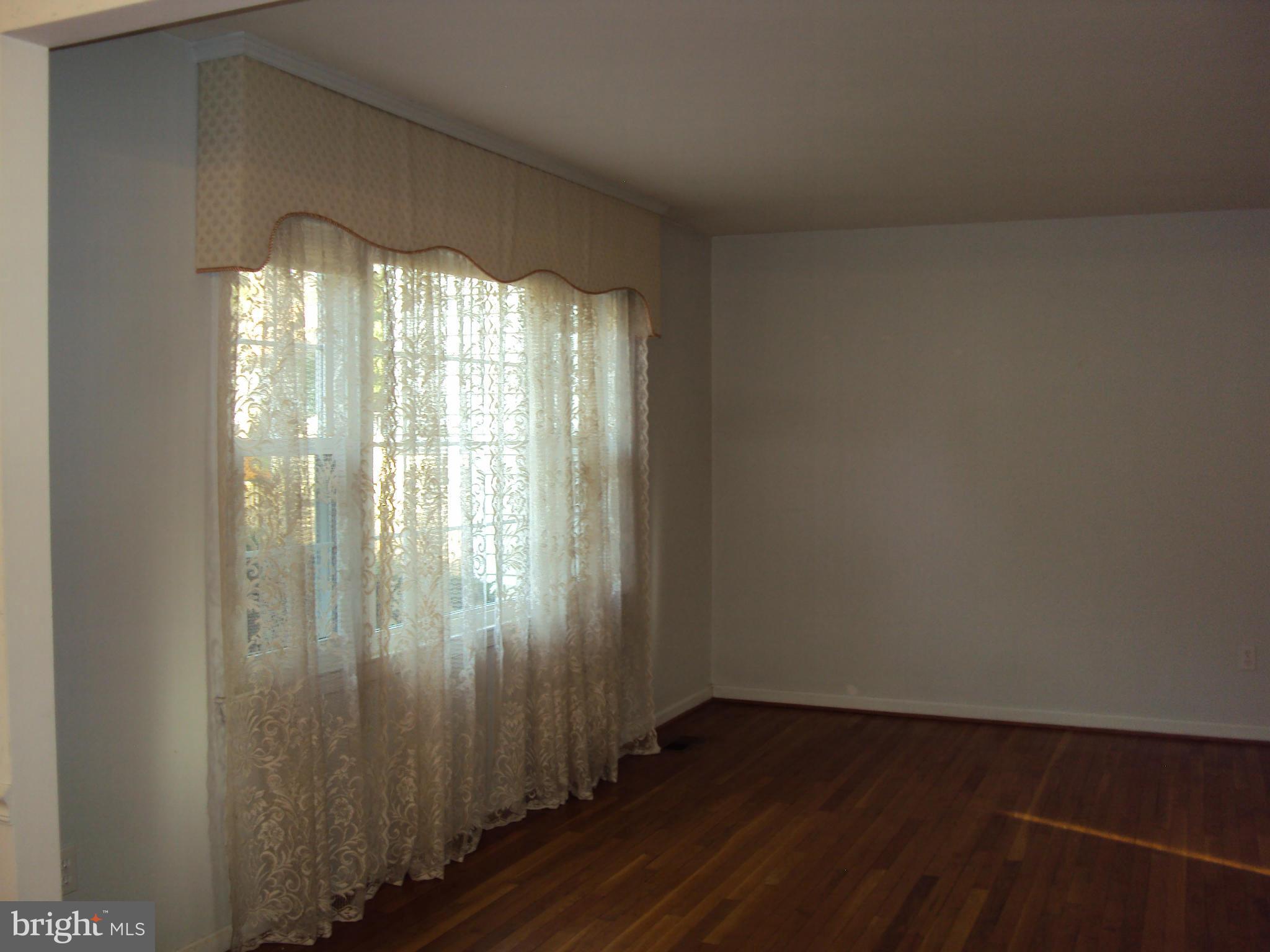 9322 Winbourne Road Burke, VA 22015 - Photo 3 of 24 Living Room