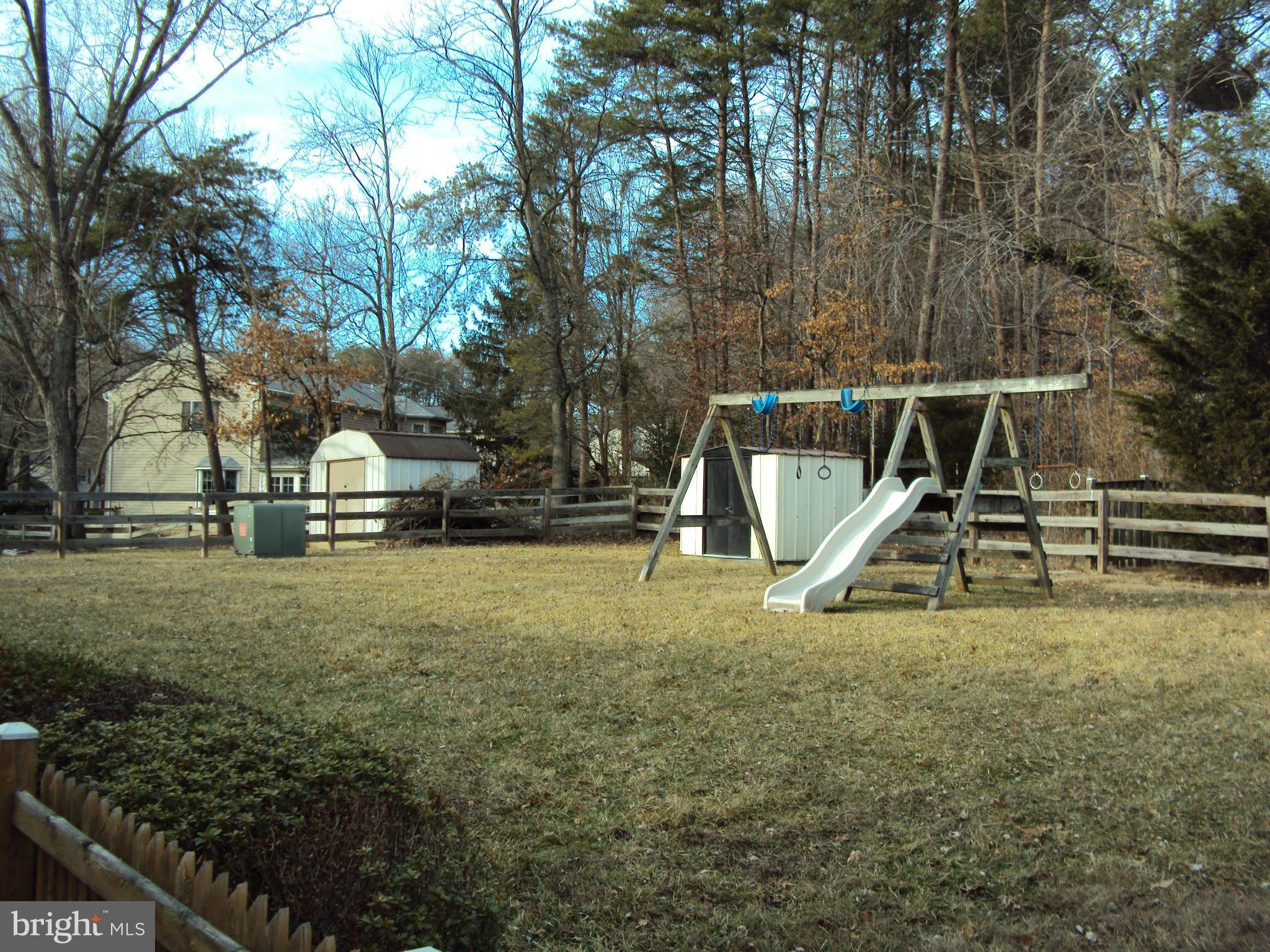 9322 Winbourne Road Burke, VA 22015 - Photo 22 of 24 Exterior (Rear)