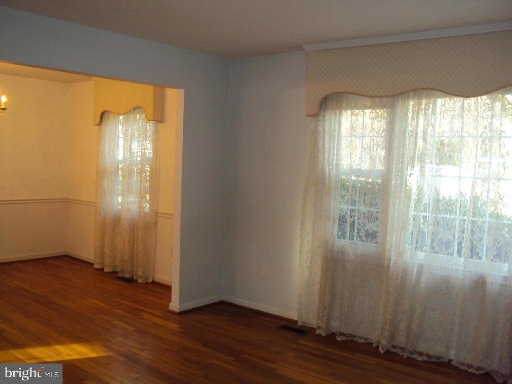 9322 Winbourne Road Burke, VA 22015 - Photo 4 of 24 Living Room