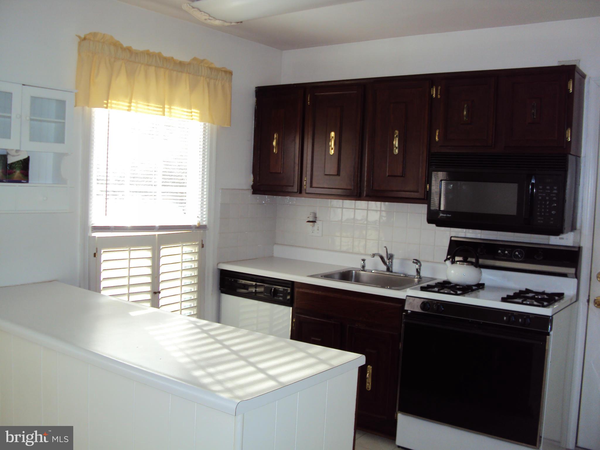 9322 Winbourne Road Burke, VA 22015 - Photo 6 of 24 Kitchen
