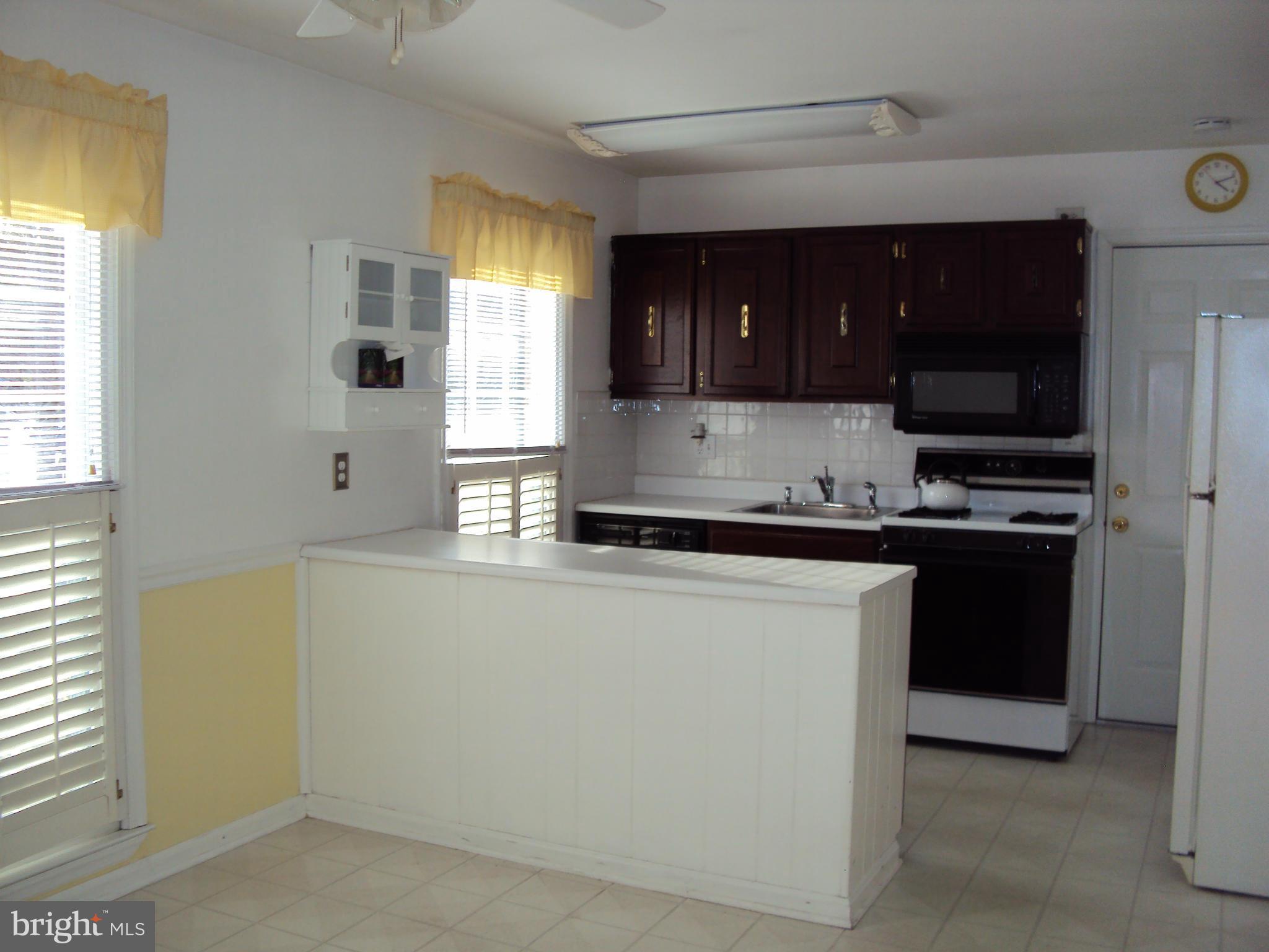 9322 Winbourne Road Burke, VA 22015 - Photo 7 of 24 Kitchen