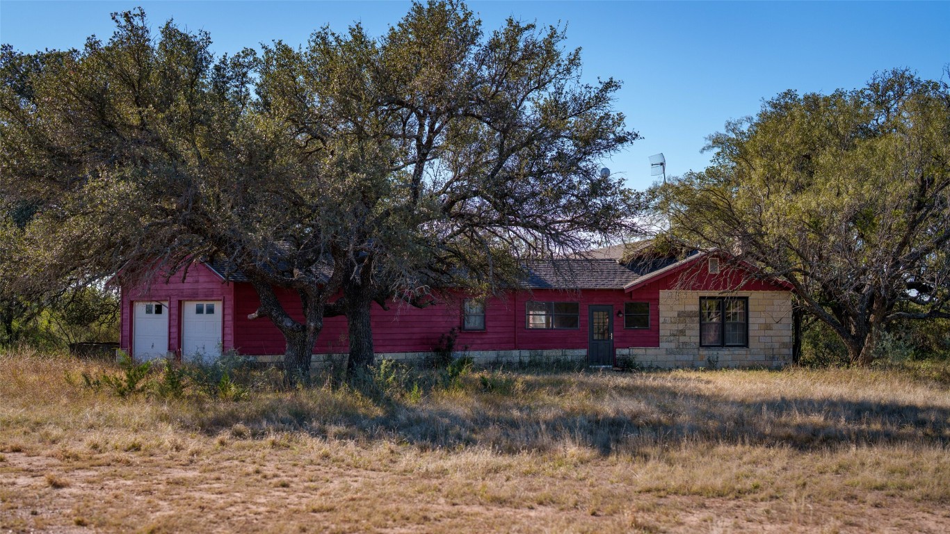 532 County Road 468 Rochelle, TX 76872 - Photo 10 of 39 View of front facade featuring a garage