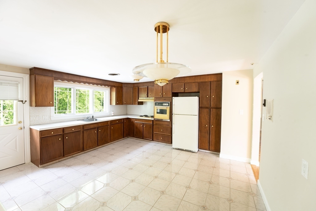 5 Albemarle Road Norwood, MA 02062 - Photo 22 of 32