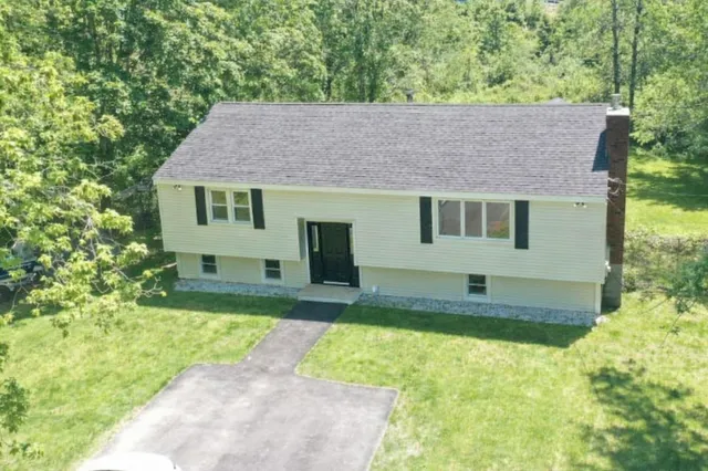 $525,000 | 243 Second Crown Point Road, Barrington, NH 03825