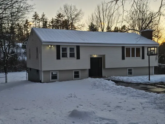 $525,000 | 243 Second Crown Point Road, Barrington, NH 03825
