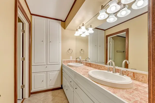 $2,850 | 516 South Post Oak Lane, Unit 18, Houston, TX 77056