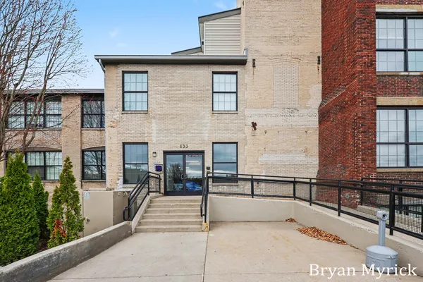 $324,900 | 533 Columbia Avenue, Unit 107, Holland, MI 49423