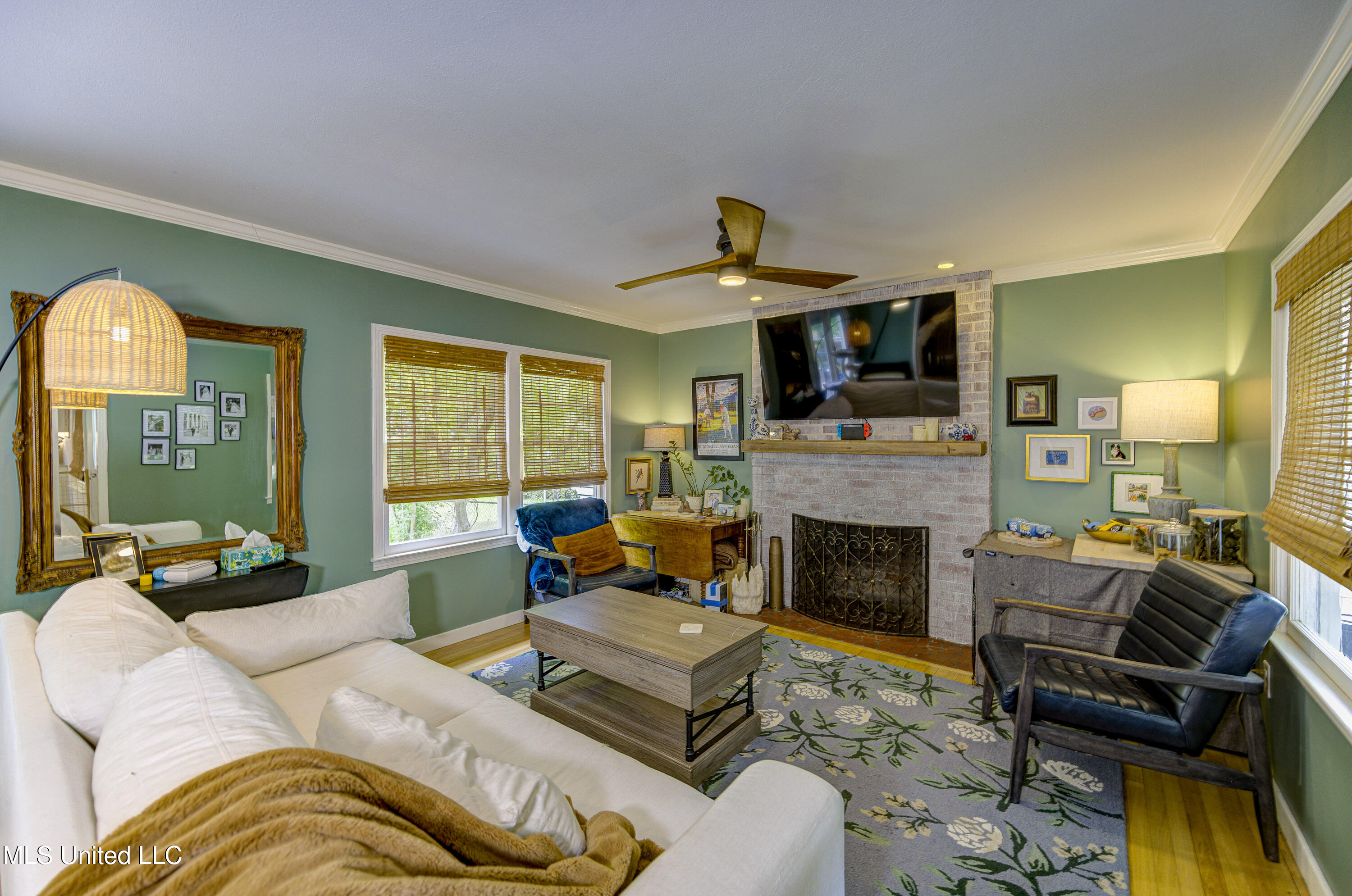 4004 Halls Ferry Road Vicksburg, MS 39180 - Photo 16 of 50 Living Room 3