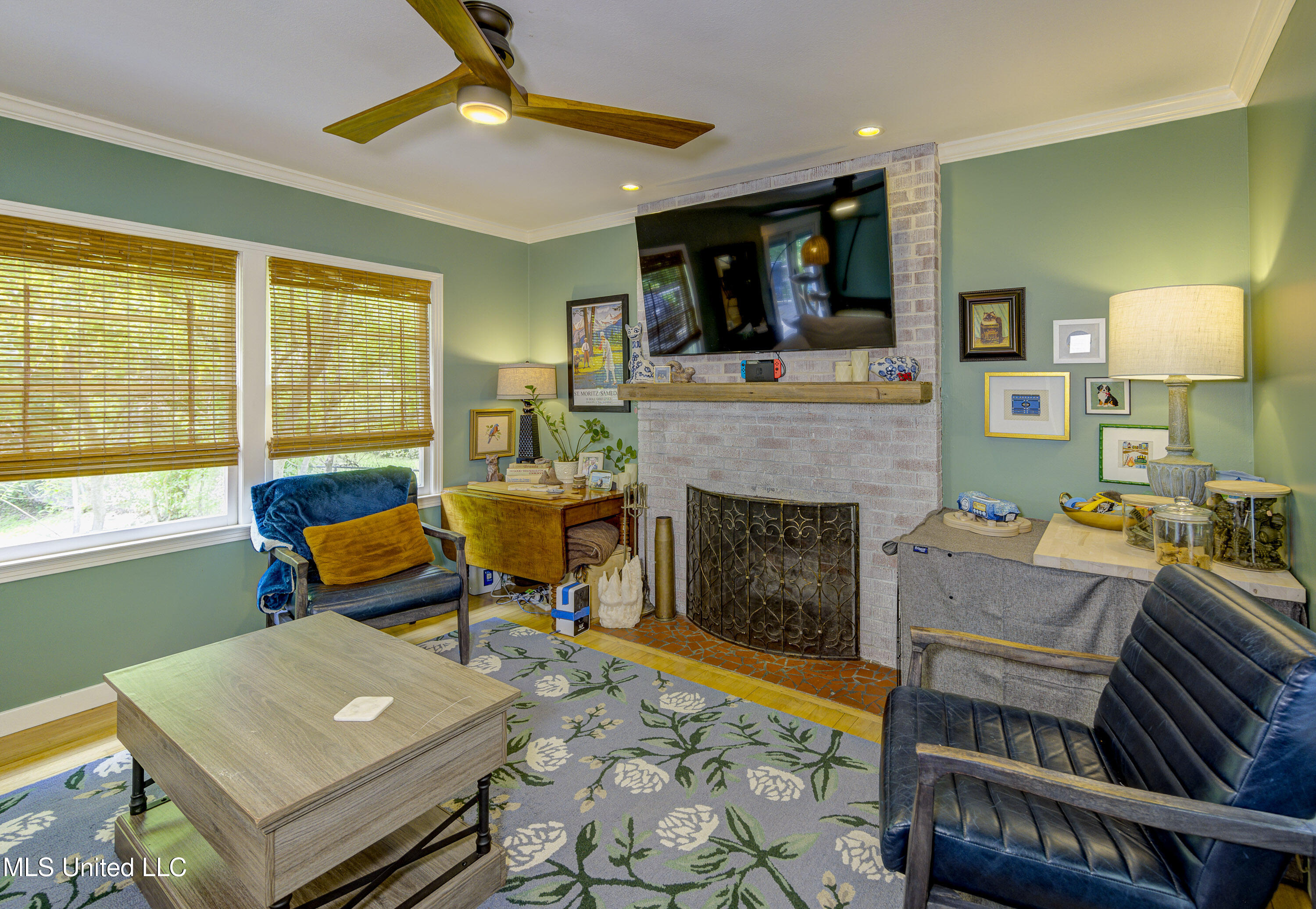 4004 Halls Ferry Road Vicksburg, MS 39180 - Photo 18 of 50 Living Room 2