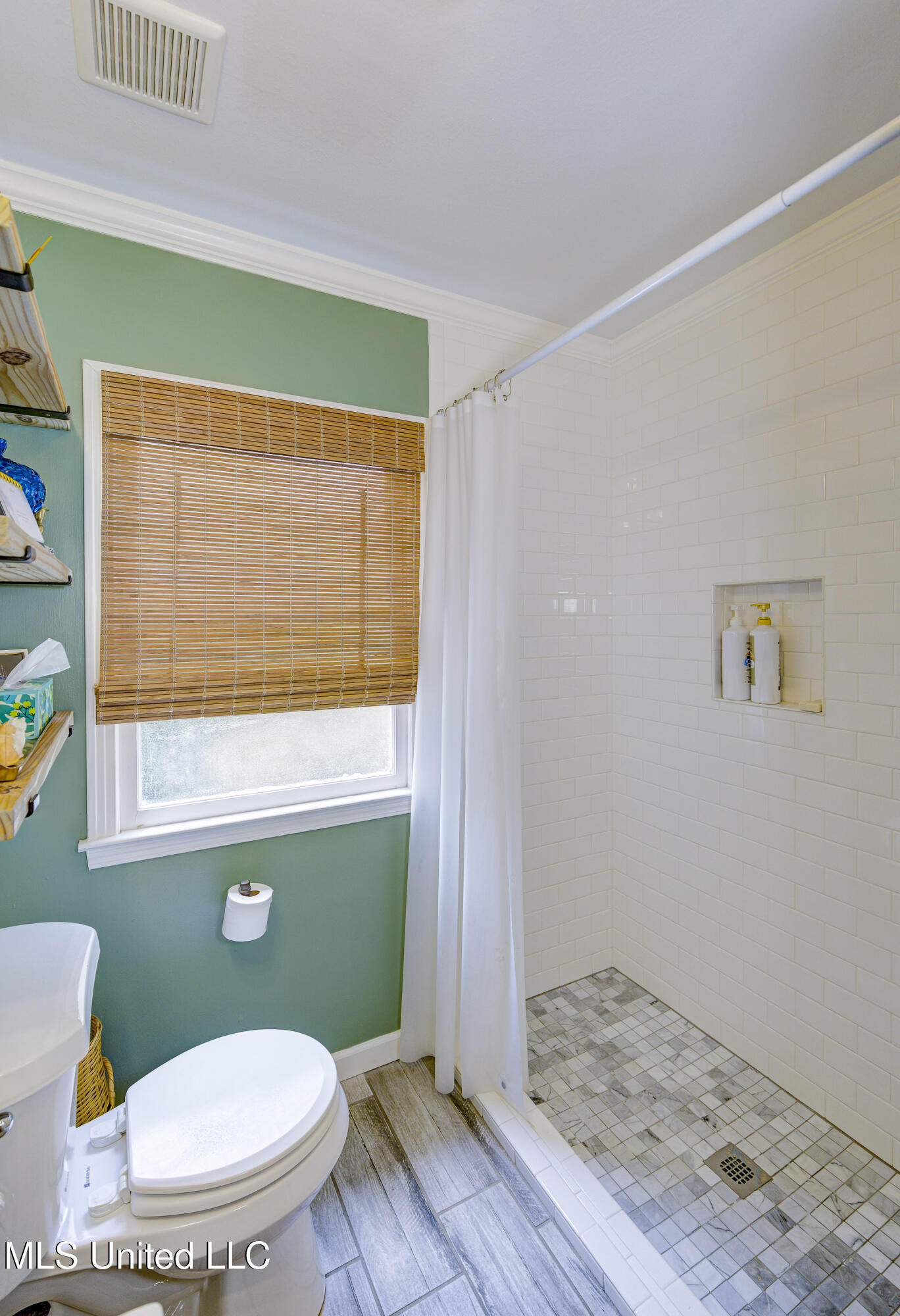 4004 Halls Ferry Road Vicksburg, MS 39180 - Photo 23 of 50 Second Bathroom 2