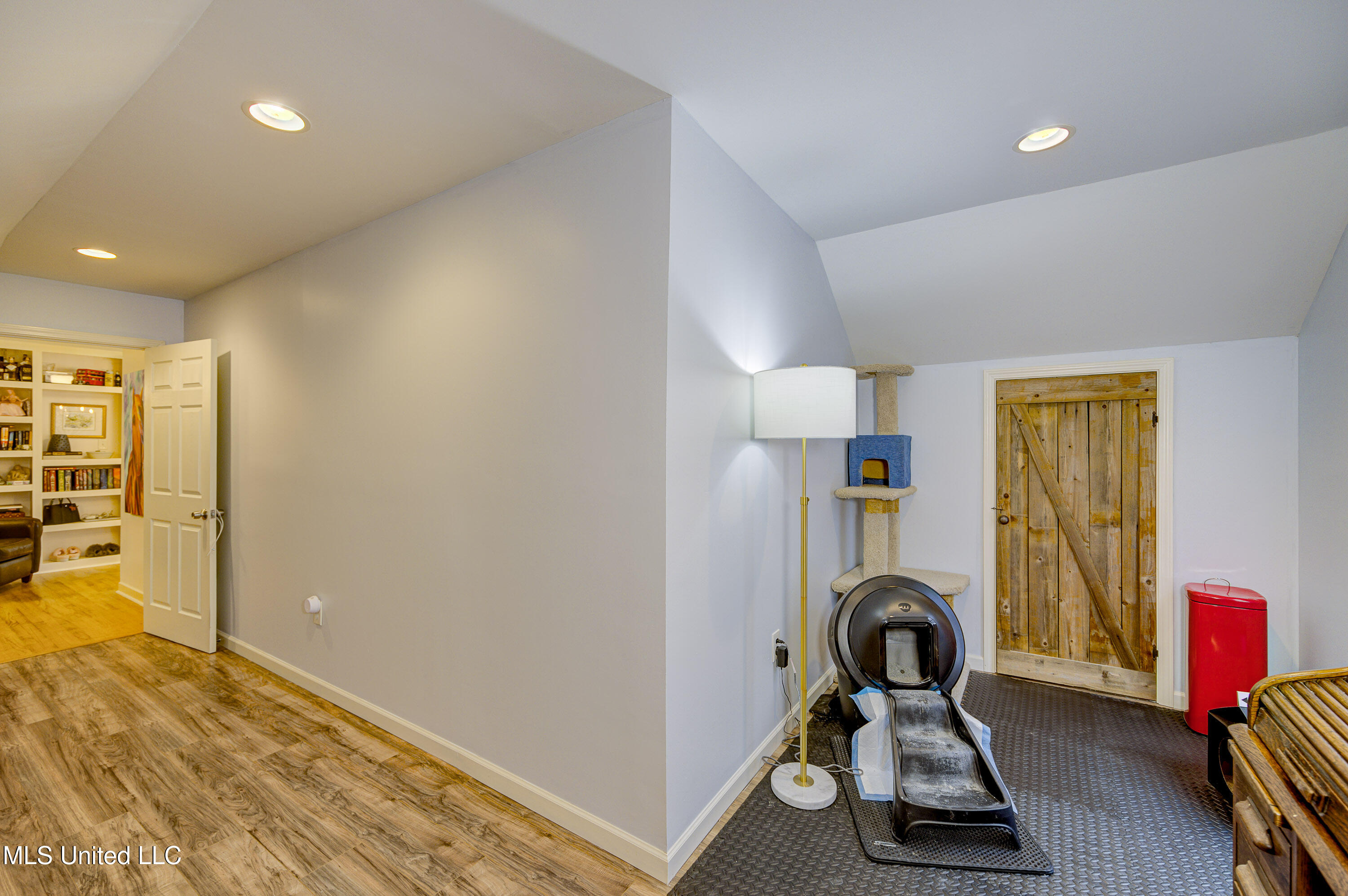 4004 Halls Ferry Road Vicksburg, MS 39180 - Photo 27 of 50 Upstairs Flex Space