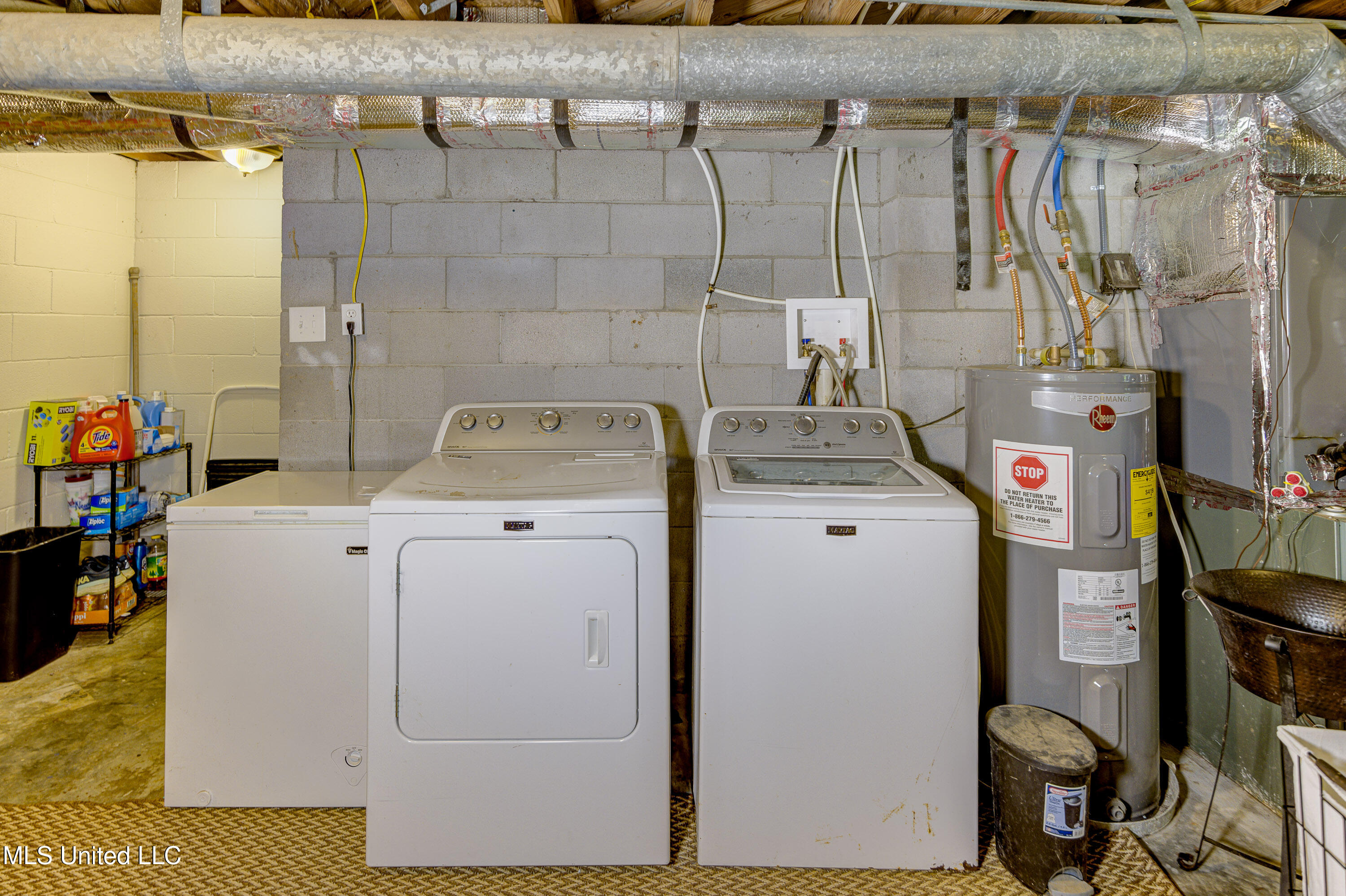 4004 Halls Ferry Road Vicksburg, MS 39180 - Photo 45 of 50 Basement Laundry Area