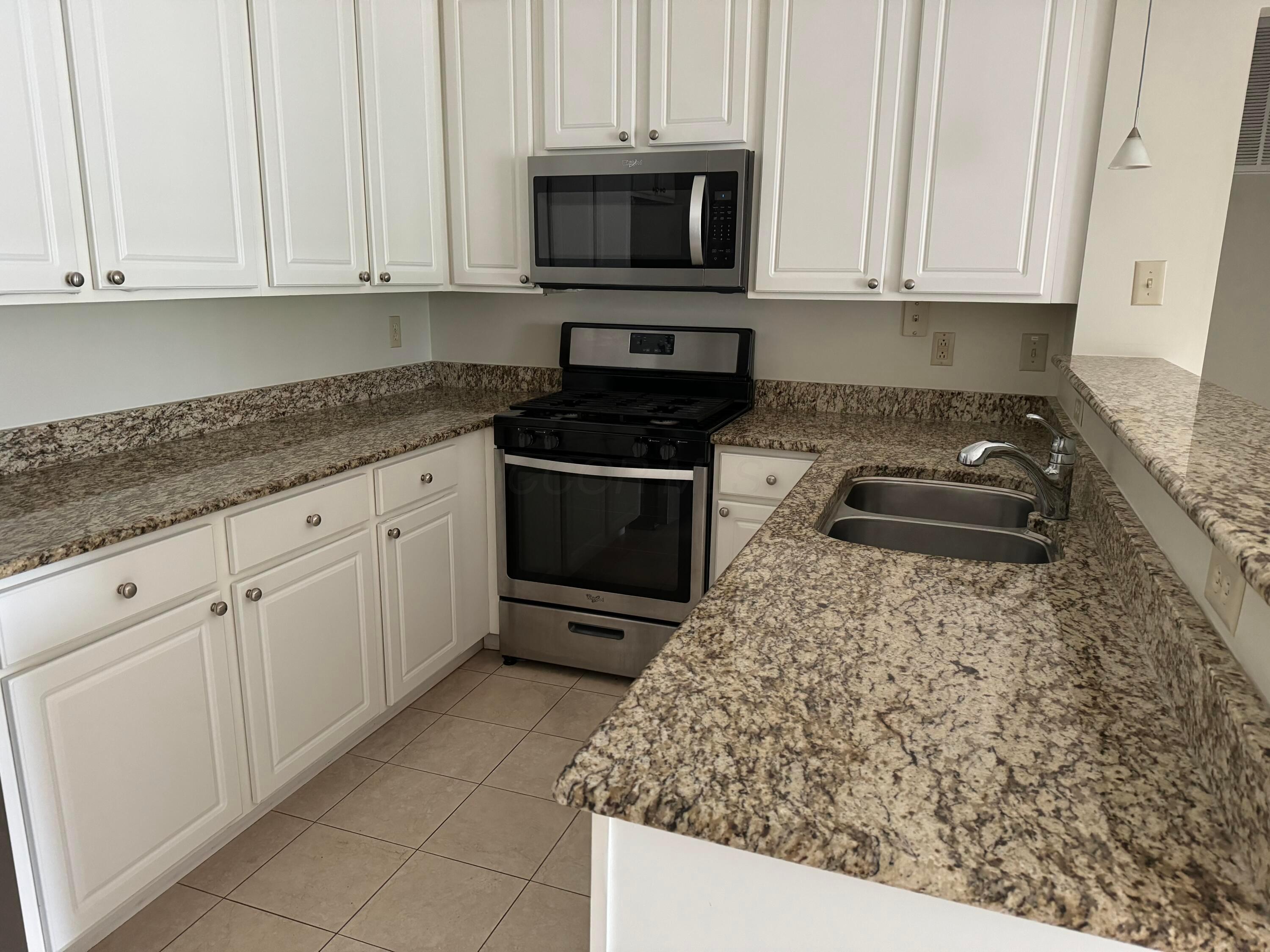 5340 Darlington Road, Unit F Columbus, OH 43220 - Photo 5 of 17 IMG_6975