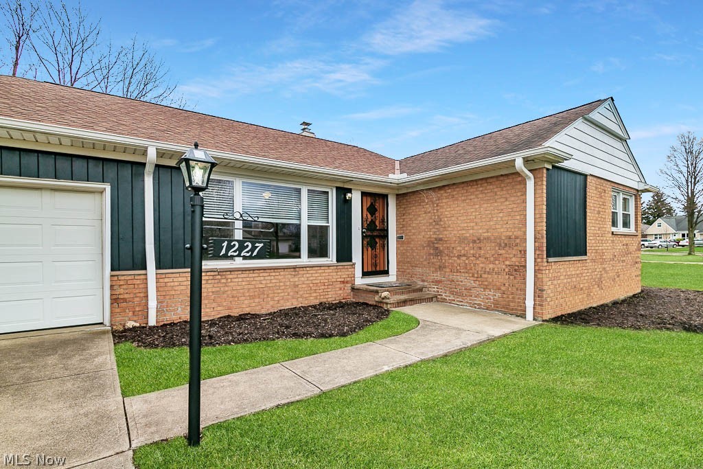 1227 Blanchester Road Lyndhurst, OH 44124 - Photo 33 of 35