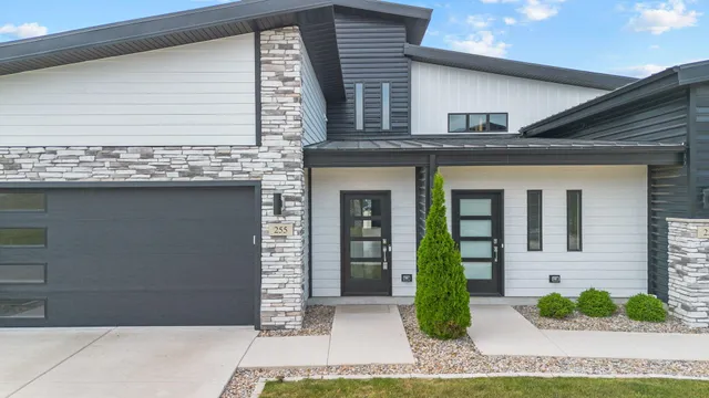 $399,900 | 255 Nomo Place, Crown Point, IN 46307