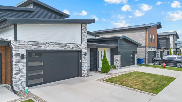 $399,900 | 255 Nomo Place, Crown Point, IN 46307