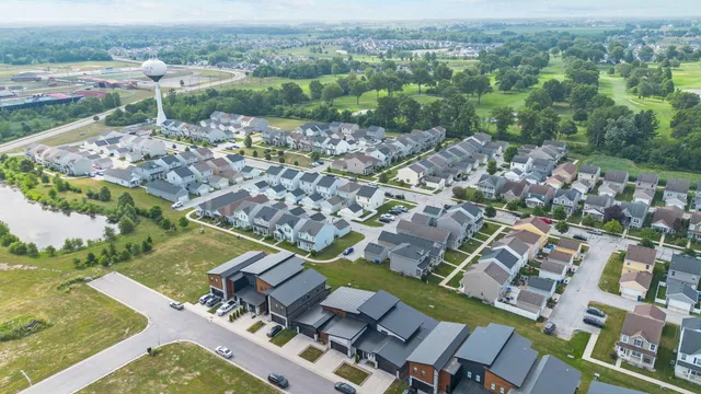 $399,900 | 255 Nomo Place, Crown Point, IN 46307