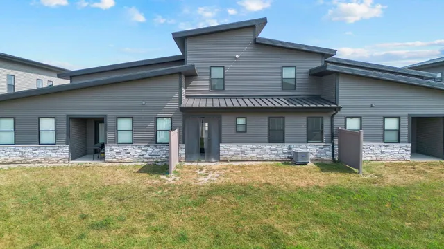 $399,900 | 255 Nomo Place, Crown Point, IN 46307