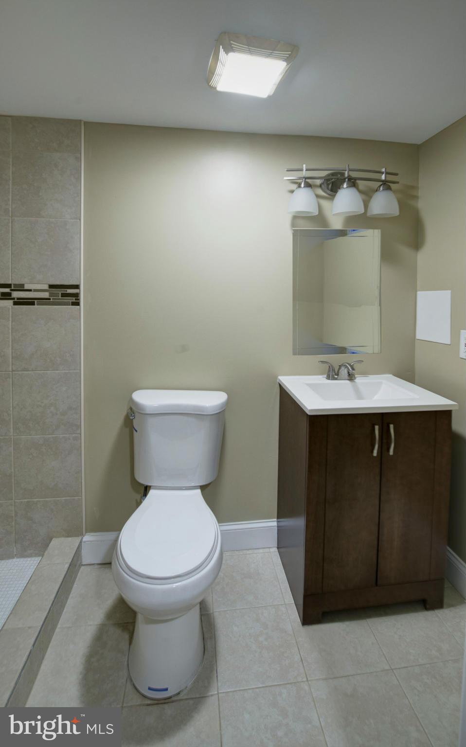 3925 Kimble Road Baltimore, MD 21218 - Photo 11 of 17 Bath