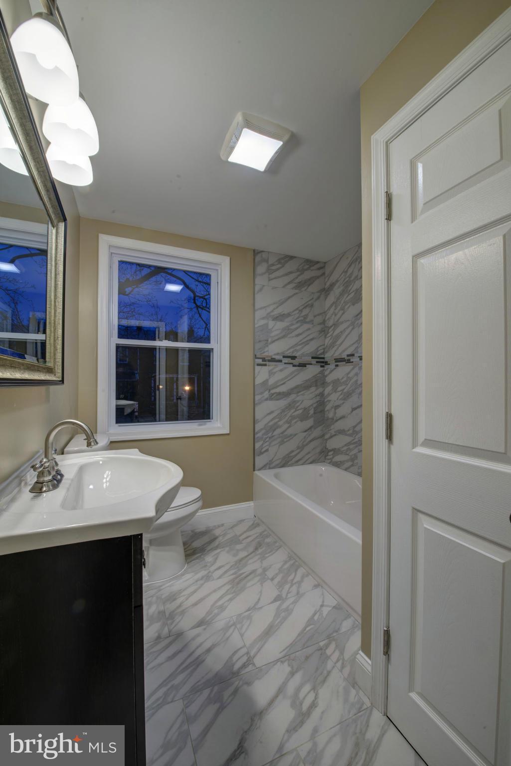 3925 Kimble Road Baltimore, MD 21218 - Photo 7 of 17 Bath