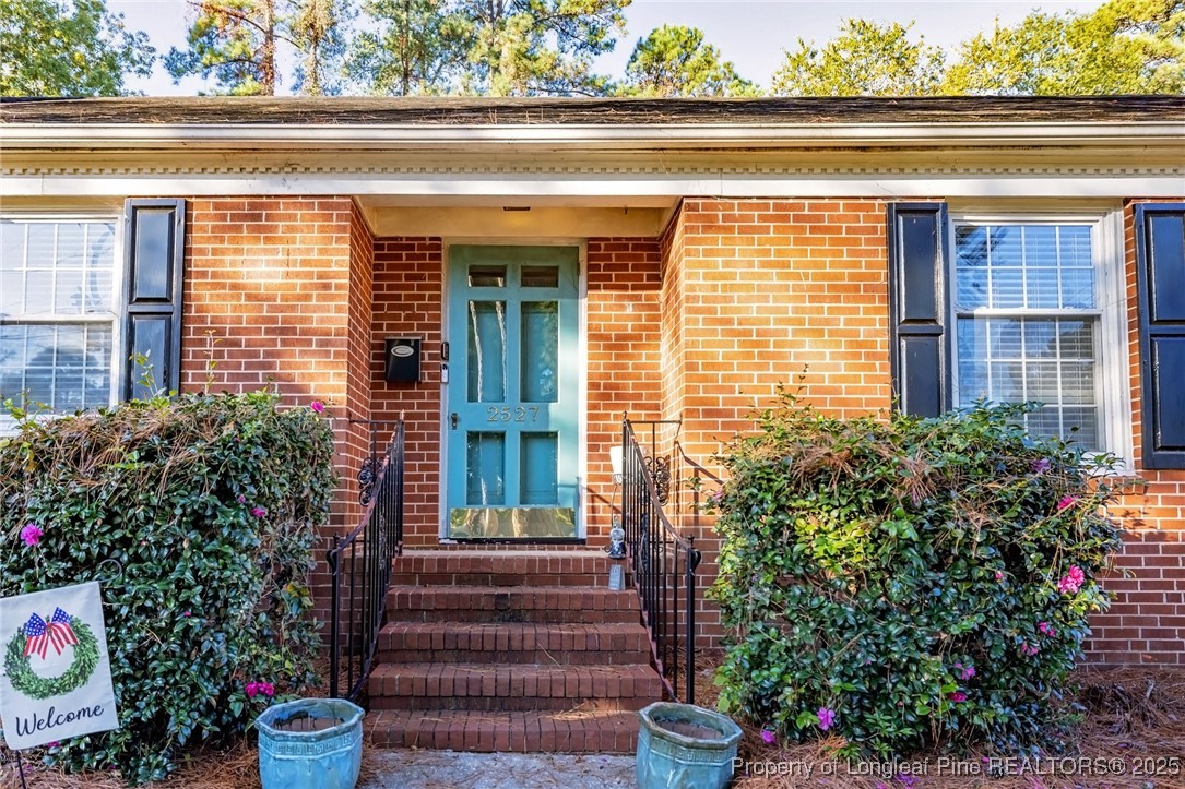 2527 Huntington Road Fayetteville, NC 28303 - Photo 4 of 39 a front view of a house with plants