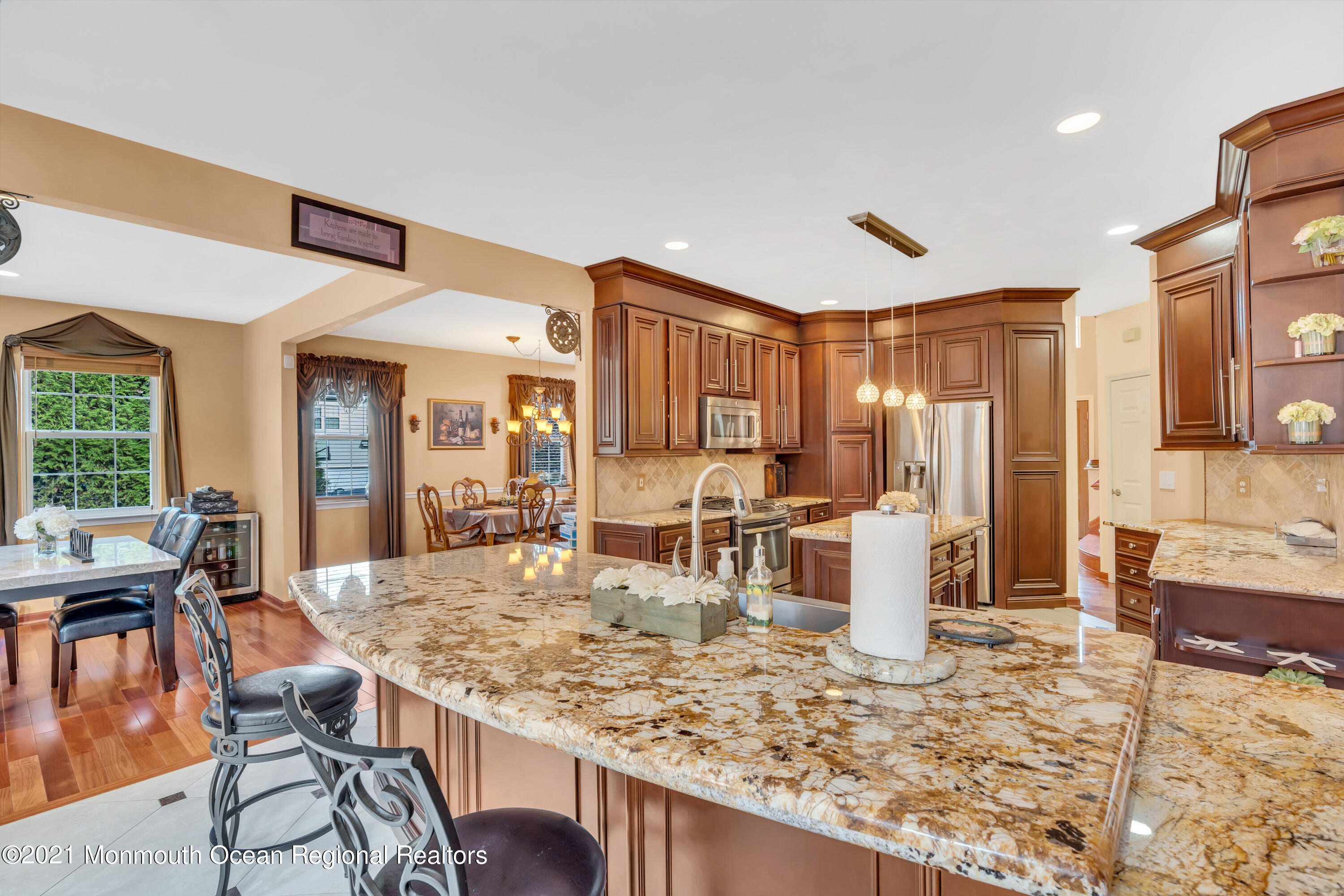 36 Woods Edge Drive Jackson, NJ 08527 - Photo 22 of 85 a kitchen with a table and chairs