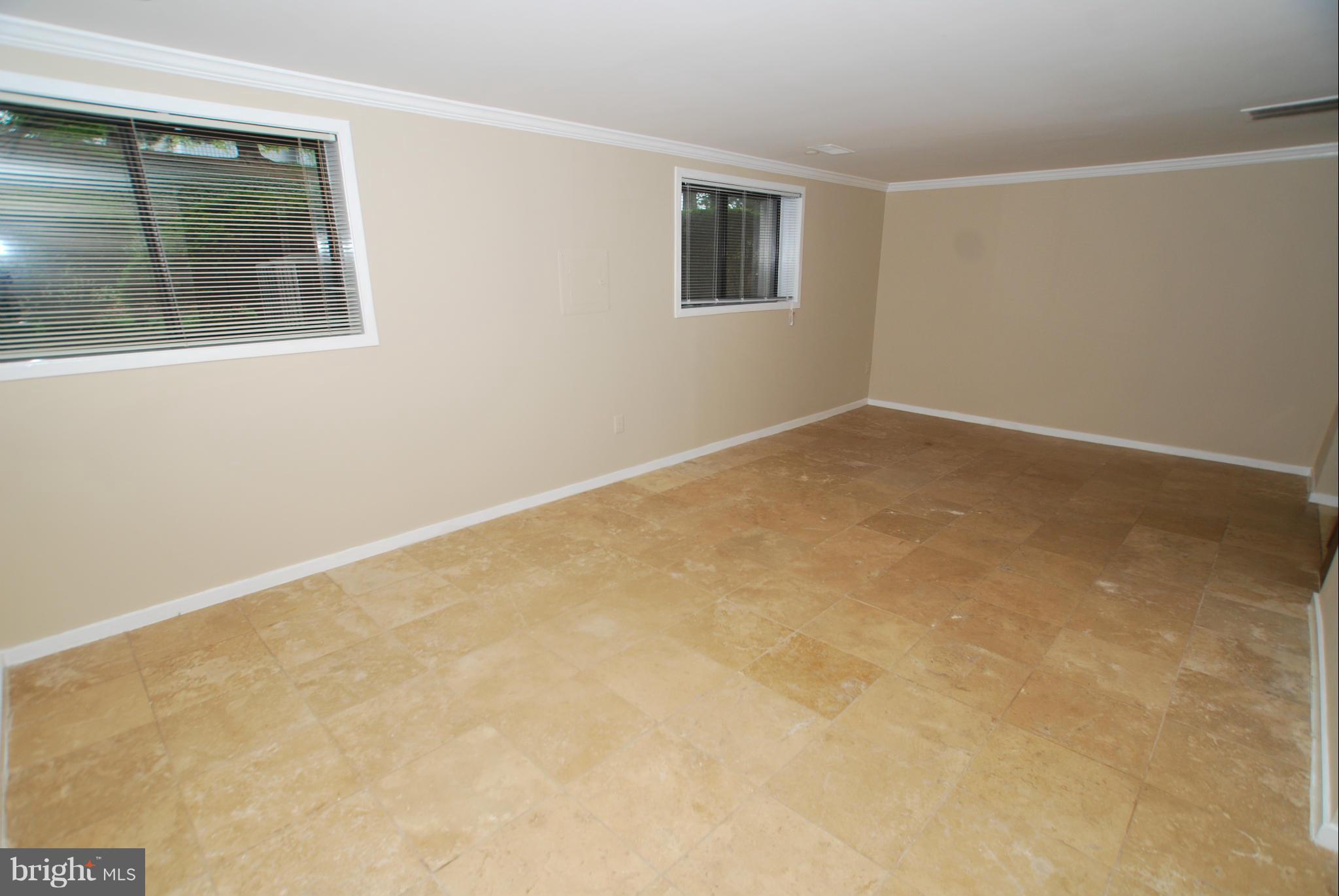 9769 Hellingly Place, Unit 1 Gaithersburg, MD 20886 - Photo 10 of 16 Living Room