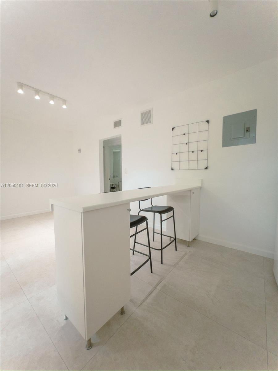 3676 Oak Avenue, Unit 6 Miami, FL 33133 - Photo 6 of 20
