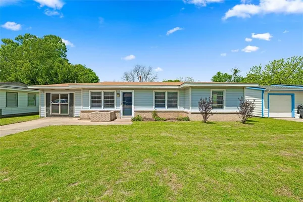 $1,650 | 1308 Rose Avenue, Cleburne, TX 76033