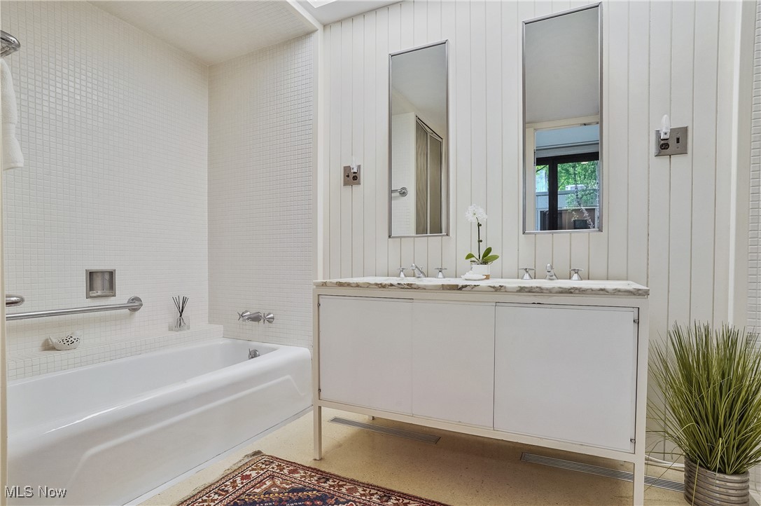 3210 North Dover Road Stow, OH 44224 - Photo 25 of 44 Bathroom with a garden tub and double vanity