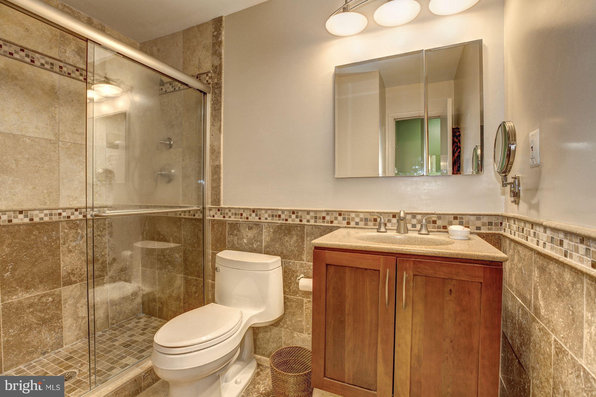 15209 Watergate Road Silver Spring, MD 20905 - Photo 20 of 30 Bath (Master)