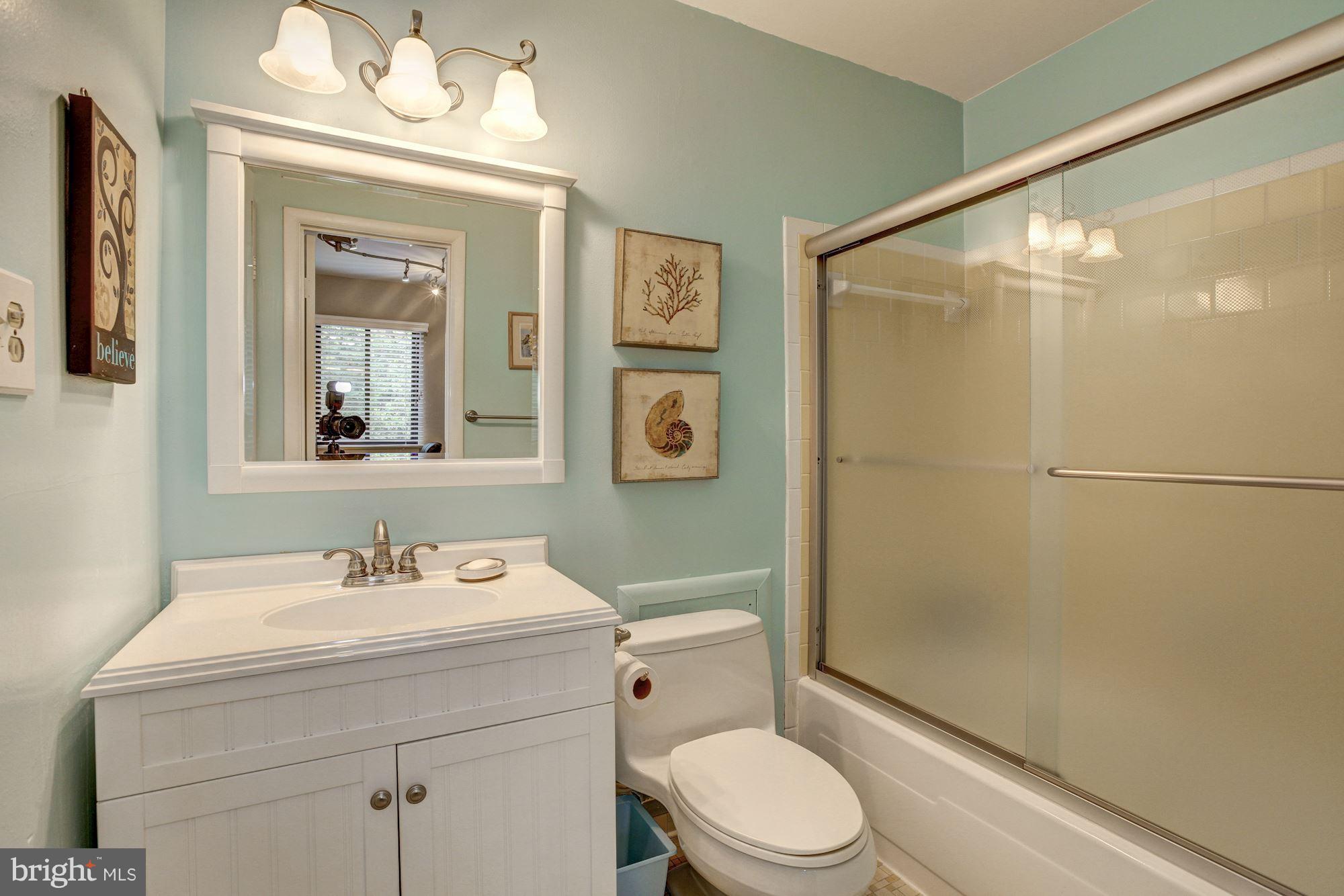 15209 Watergate Road Silver Spring, MD 20905 - Photo 24 of 30 Top Level Full Bath