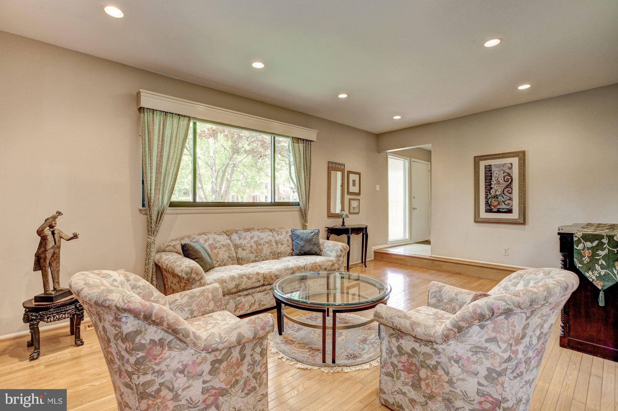 15209 Watergate Road Silver Spring, MD 20905 - Photo 5 of 30 Living Room