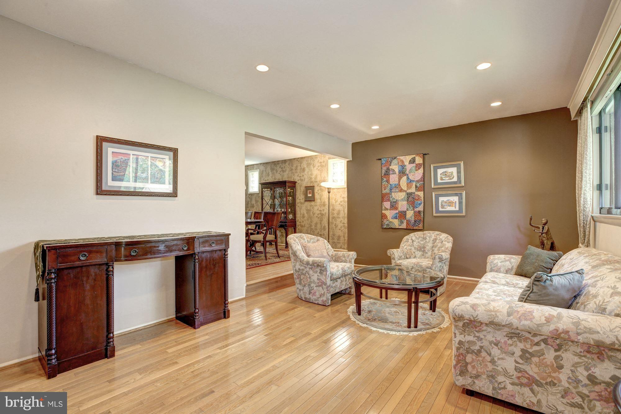 15209 Watergate Road Silver Spring, MD 20905 - Photo 6 of 30 Living Room