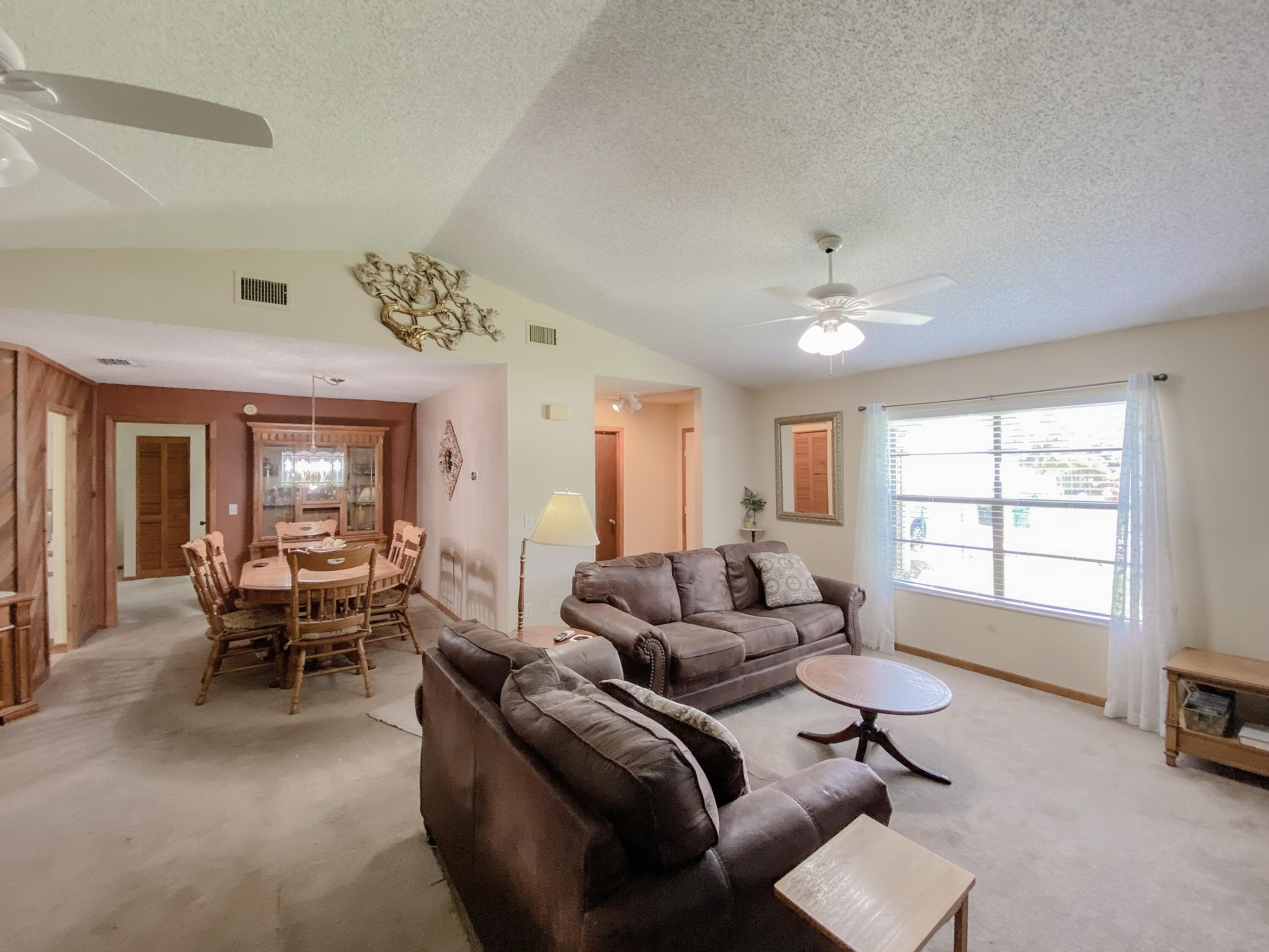 189 Southwest Covington Road Port St. Lucie, FL 34953 - Photo 4 of 27 IMG_5851