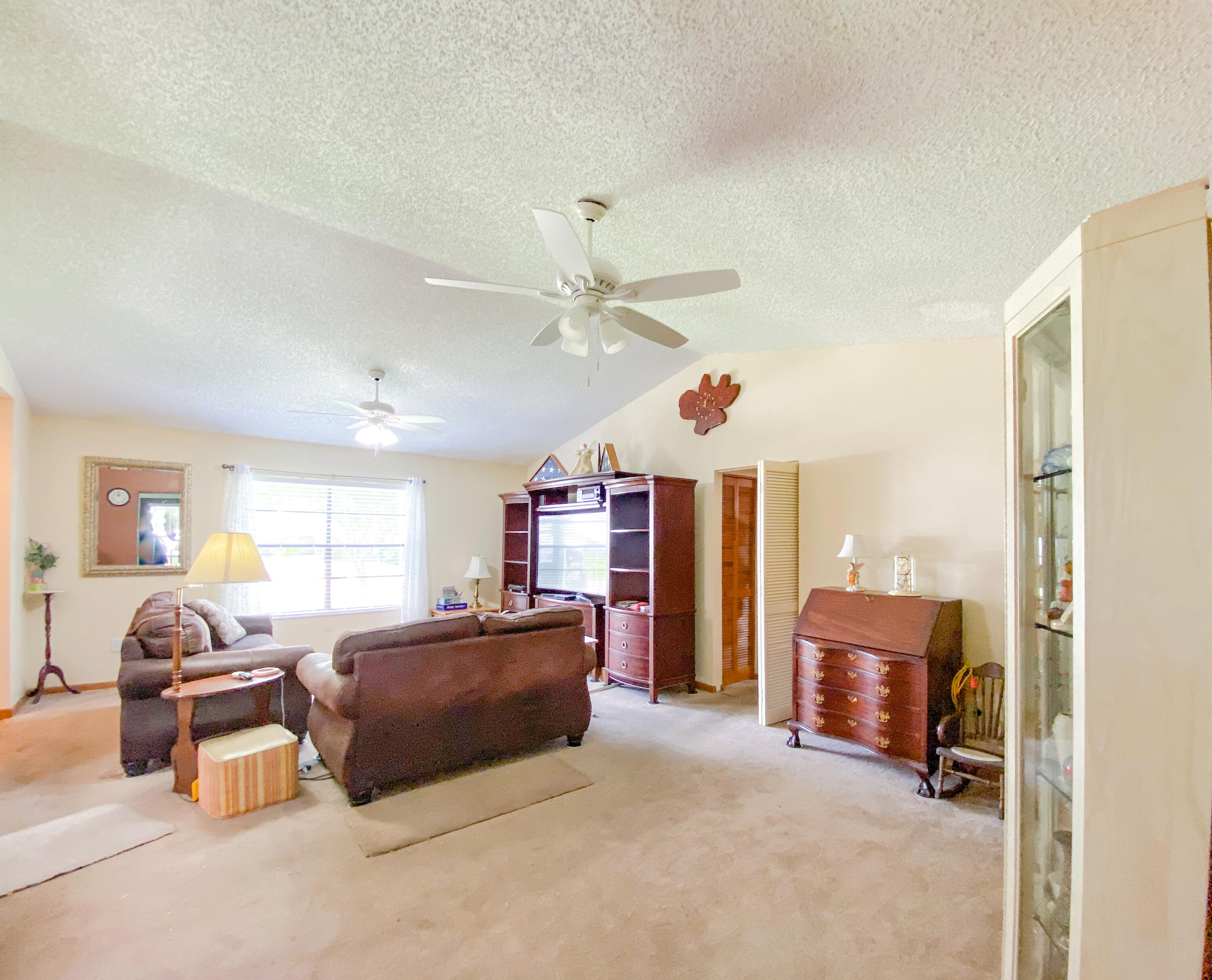 189 Southwest Covington Road Port St. Lucie, FL 34953 - Photo 6 of 27 IMG_5881