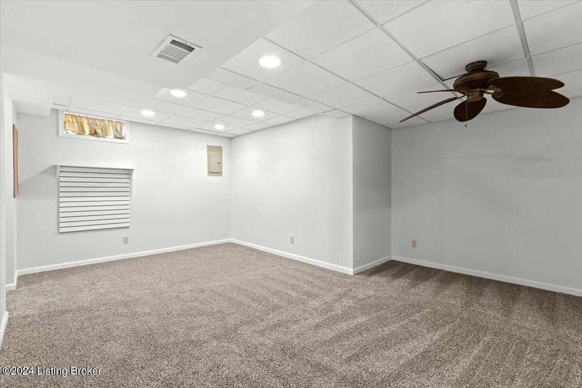 821 Foxgate Road Louisville, KY 40223 - Photo 33 of 41 35-821 Foxgate Rd-35
