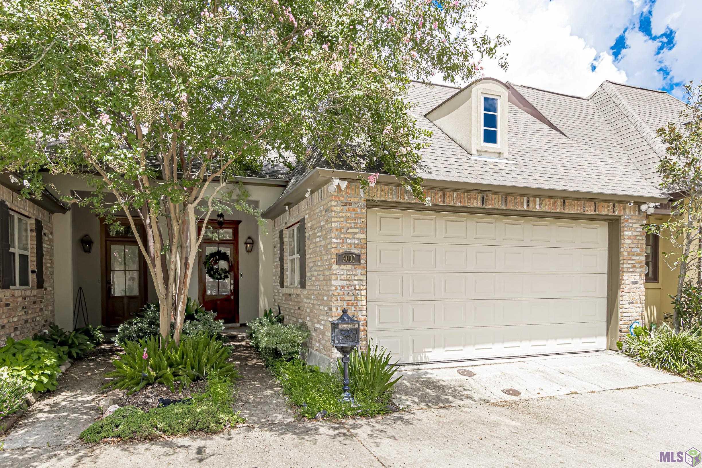 2007 Lac Cache Court Baton Rouge, LA 70816 - Photo 1 of 26 Stunning townhome w/2 car garage