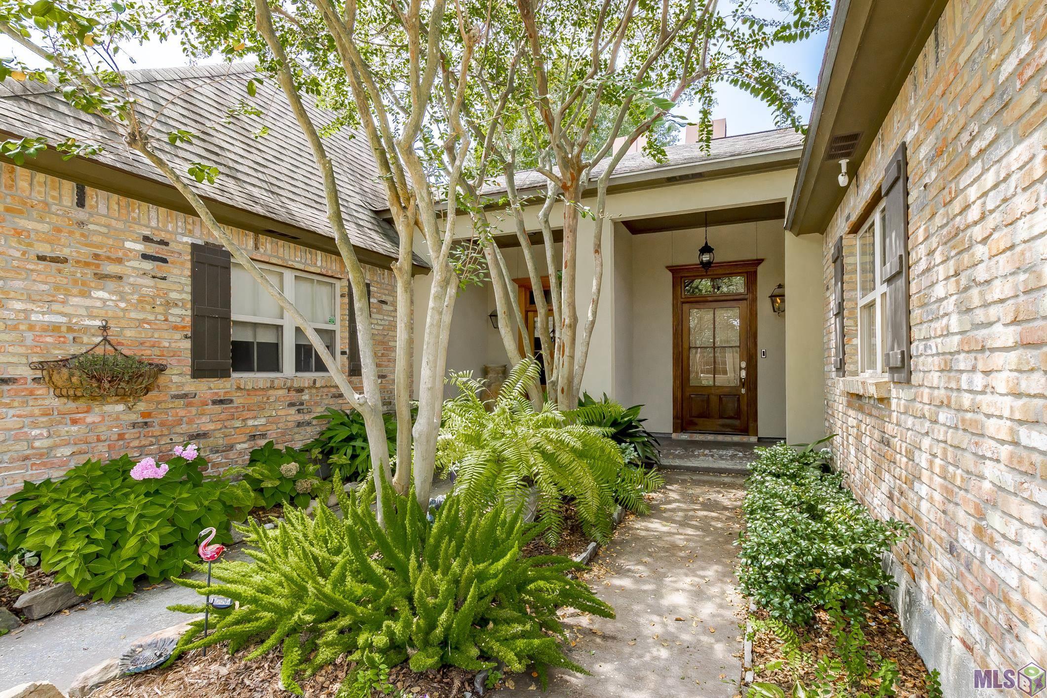 2007 Lac Cache Court Baton Rouge, LA 70816 - Photo 2 of 26 Walkway to entrance of home