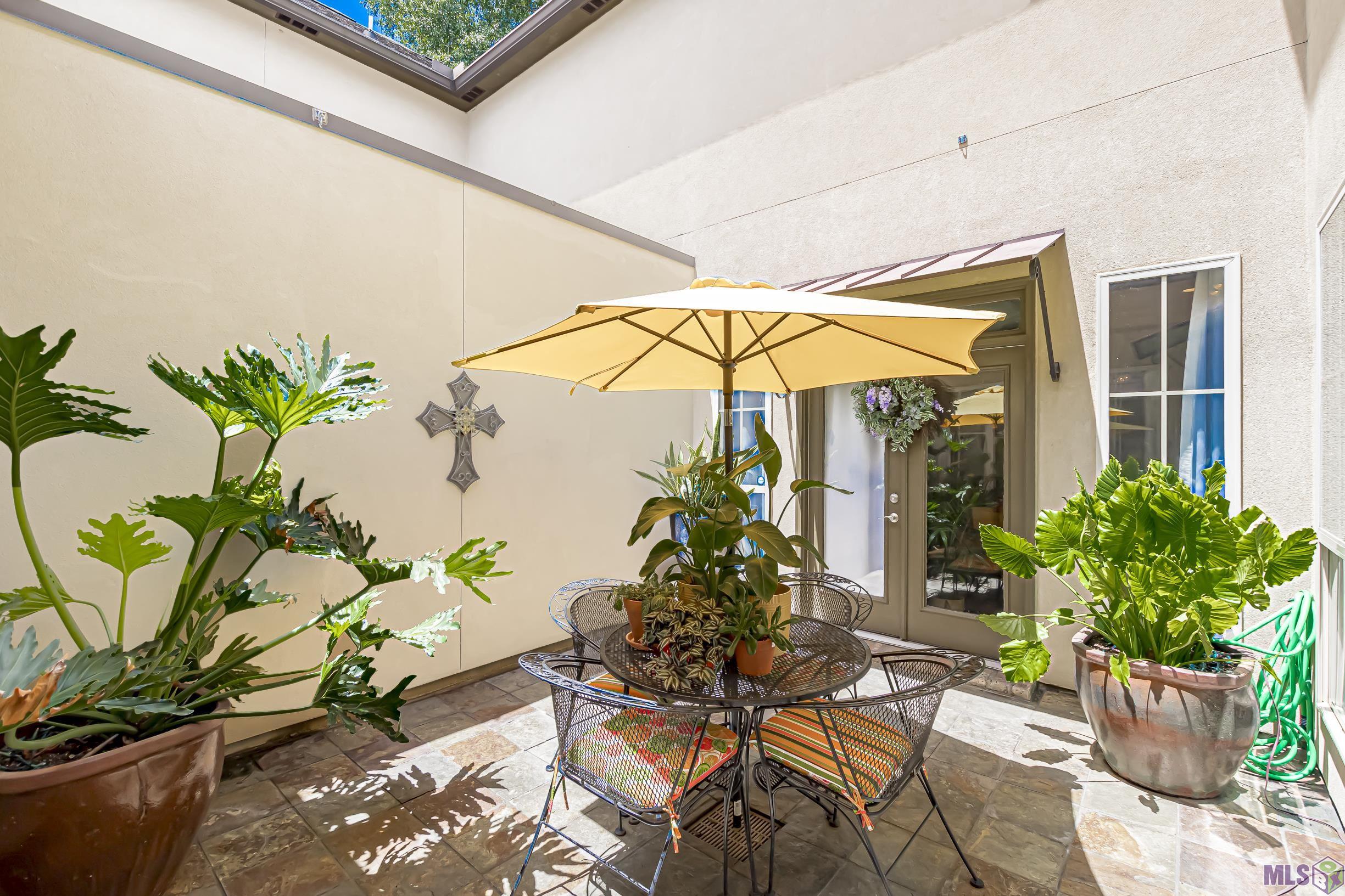 2007 Lac Cache Court Baton Rouge, LA 70816 - Photo 22 of 26 Private courtyard