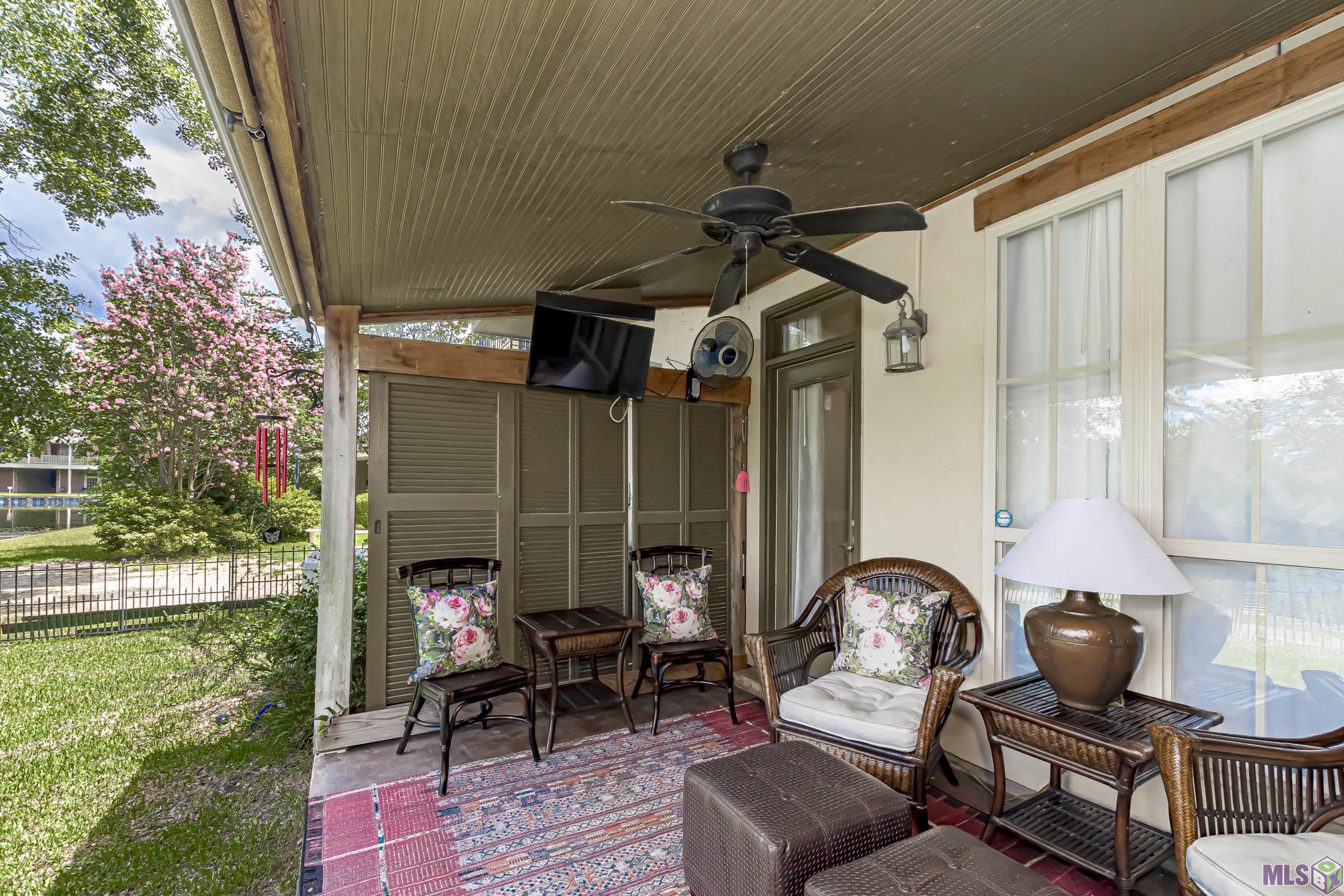 2007 Lac Cache Court Baton Rouge, LA 70816 - Photo 23 of 26 Very comfortable patio