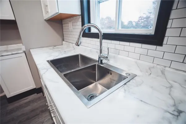 a close view of sink and tap