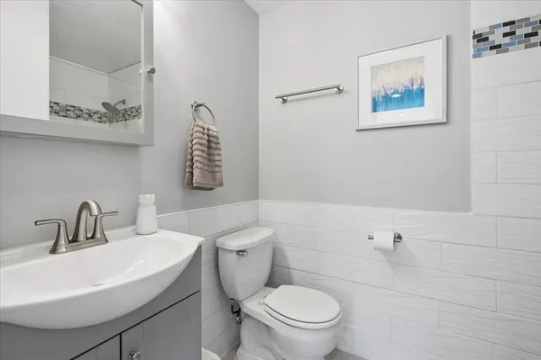 $850,000 | 1370 Northmoor Court, Northbrook, IL 60062
