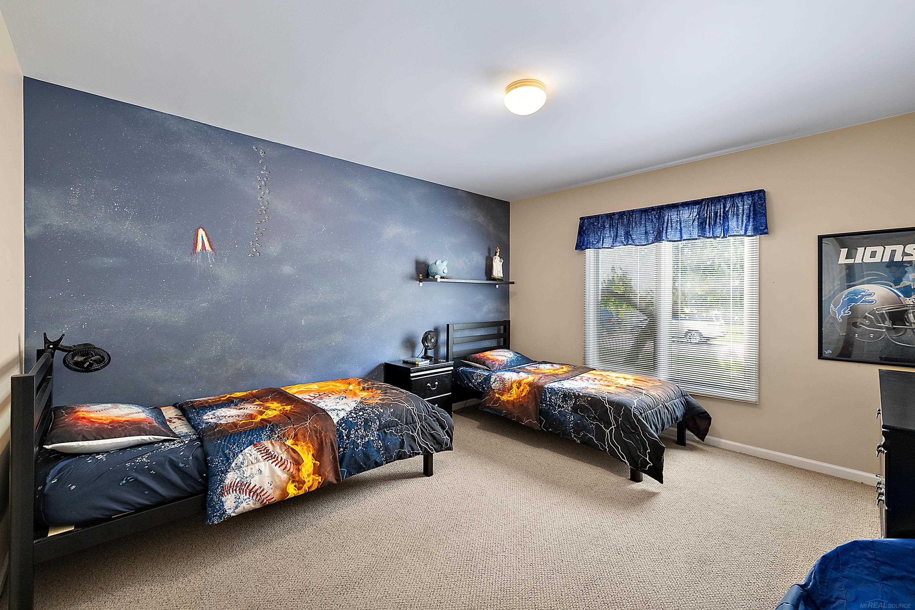 2053 Roundtree Rochester, MI 48307 - Photo 20 of 22 50174728-41d4031c-d362-4dd1-b340-4f9552781908.JPG