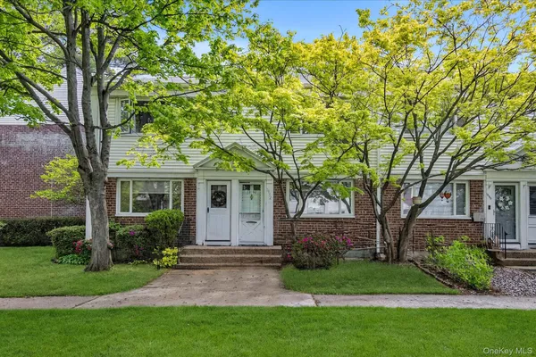 $539,000 | 13-52 Bell Boulevard, Unit 215 | Bay Terrace