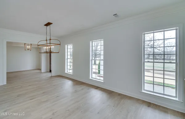 $925,000 | 200 Cripple Creek Road, Canton, MS 39046