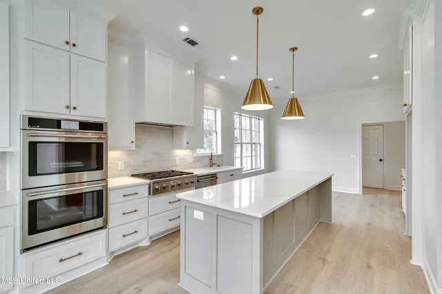 $925,000 | 200 Cripple Creek Road, Canton, MS 39046