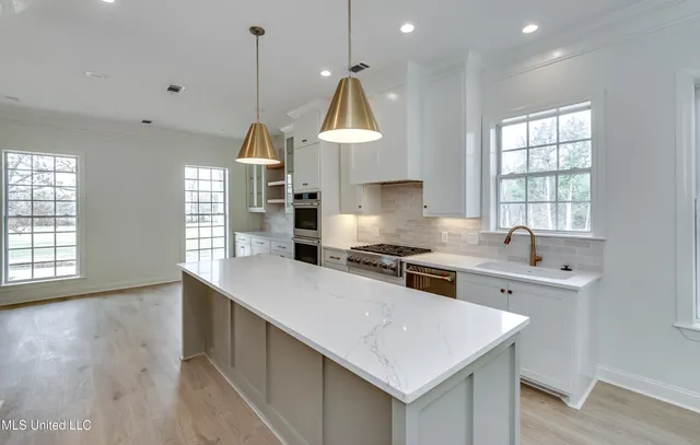 $925,000 | 200 Cripple Creek Road, Canton, MS 39046