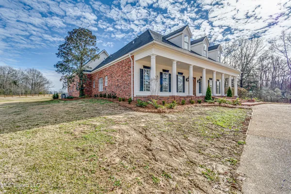 $925,000 | 200 Cripple Creek Road, Canton, MS 39046